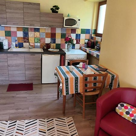 Au Bonheur Du Cedre Hotel Saint-Lattier Kültér fotó