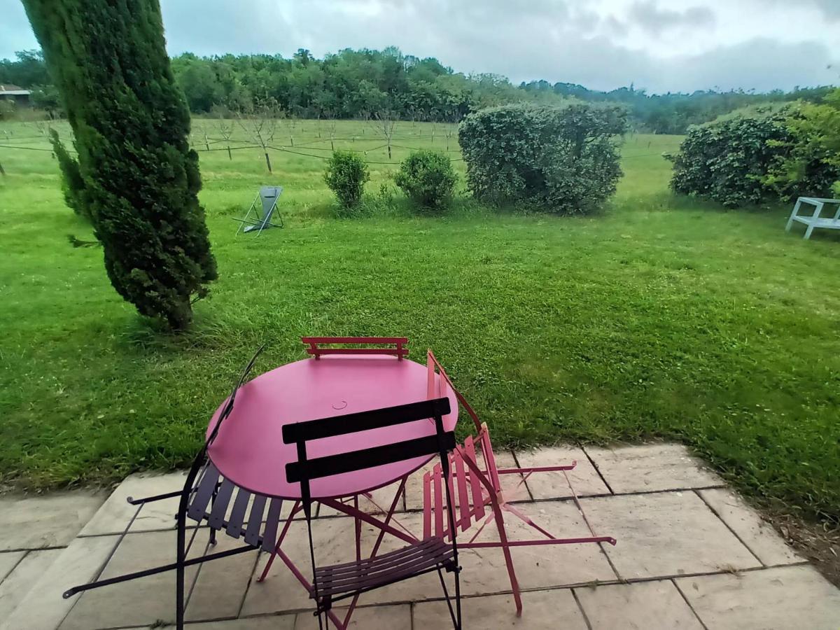 Au Bonheur Du Cedre Hotel Saint-Lattier Kültér fotó
