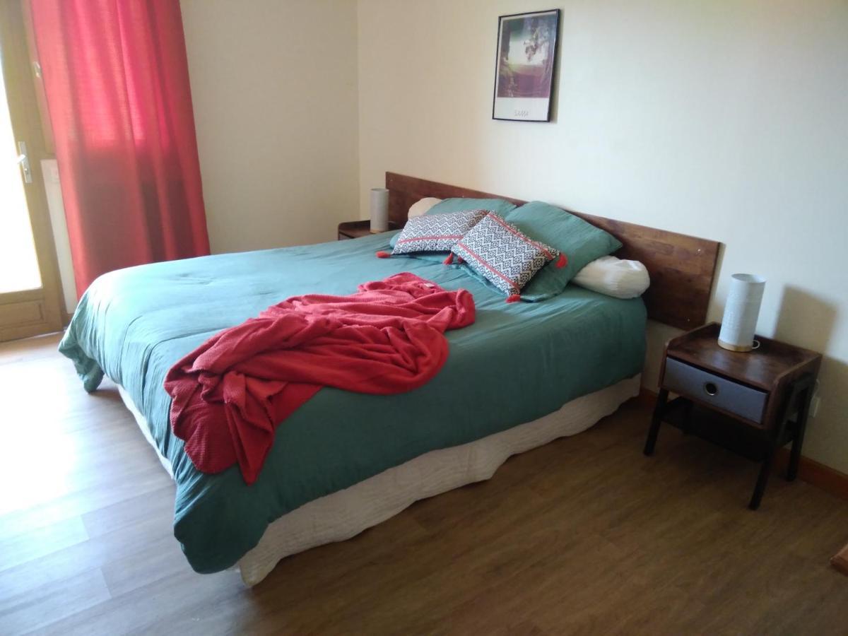 Au Bonheur Du Cedre Hotel Saint-Lattier Kültér fotó